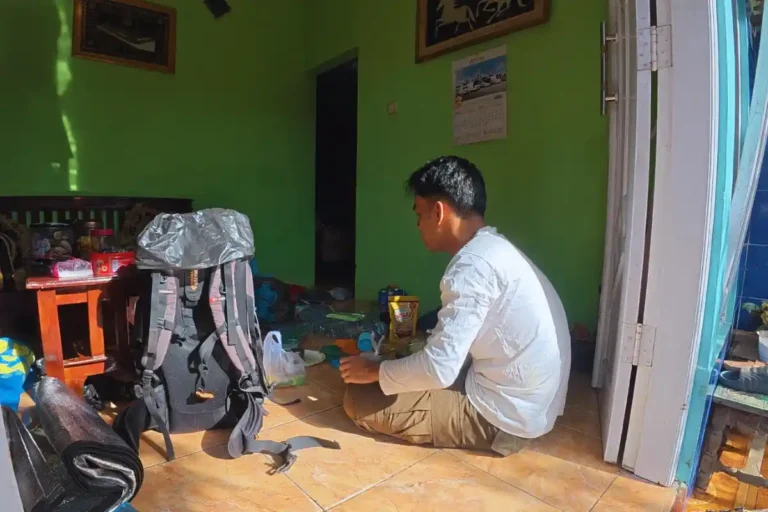 persiapan mendaki gunung