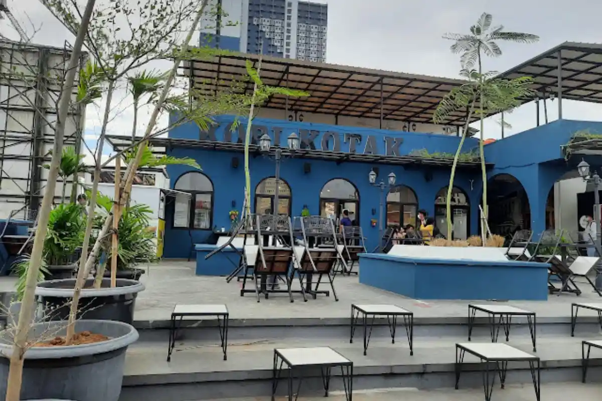 Kopi Kotak Depok: Sensasi Ngopi di Atap Gedung