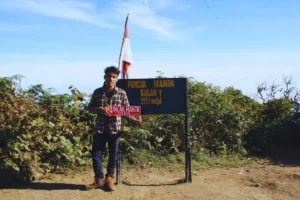 jenis celana untuk mendaki gunung