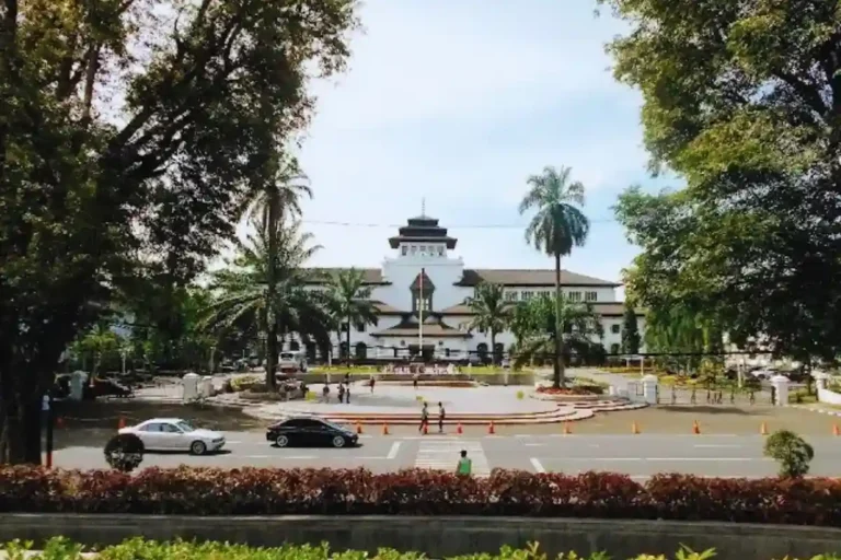 sejarah gedung sate
