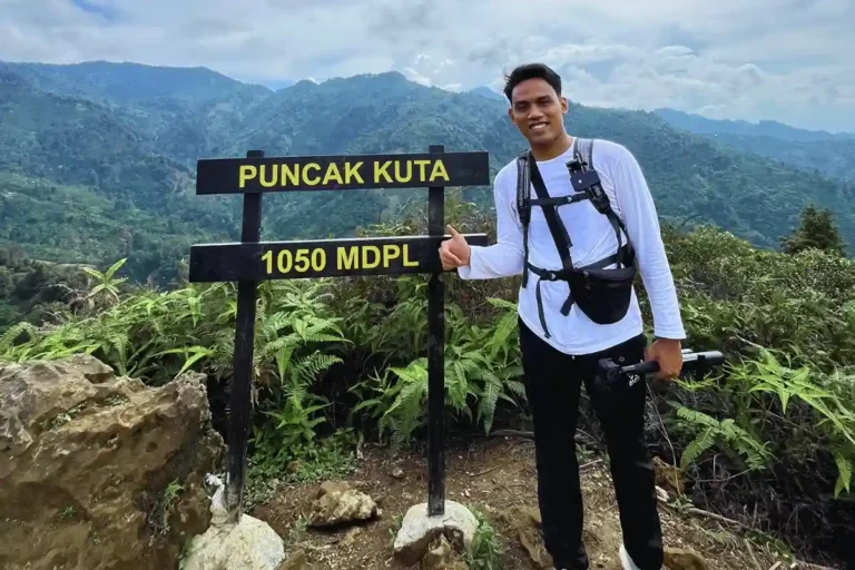 alasan mendaki gunung