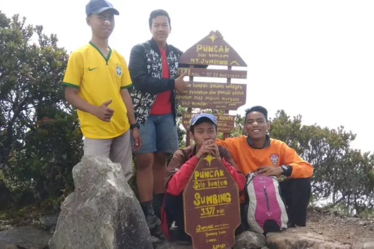 puncak gunung sumbing