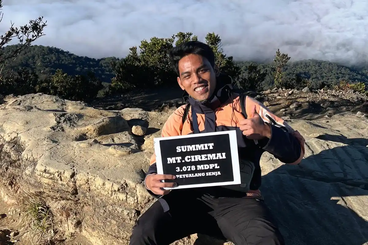 puncak gunung ciremai