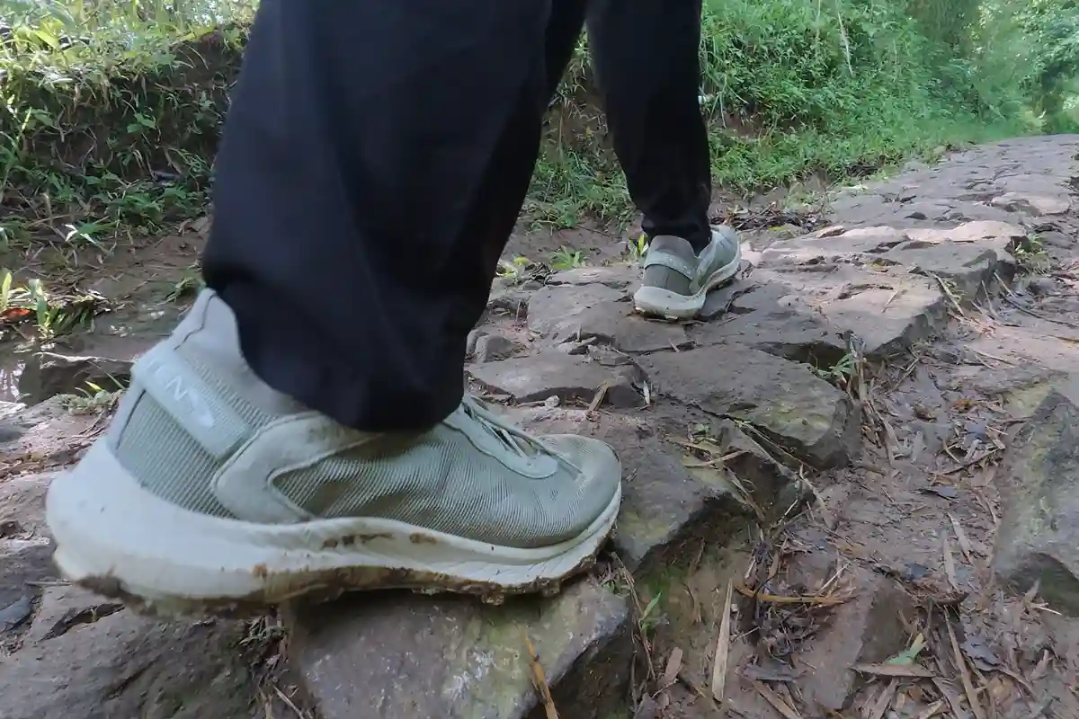 sepatu trail run nineten yuza echoes