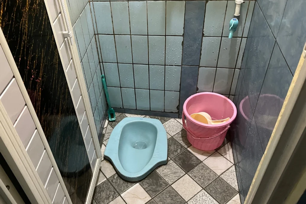 kamar mandi rumah singgah
