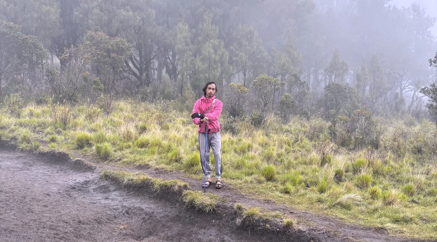 berfoto di gunung lawu