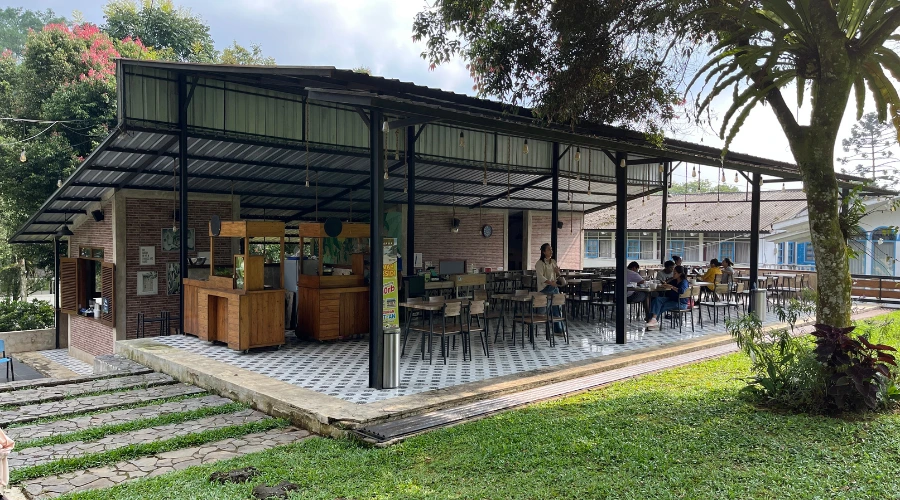 cafe di bawah langit selabintana