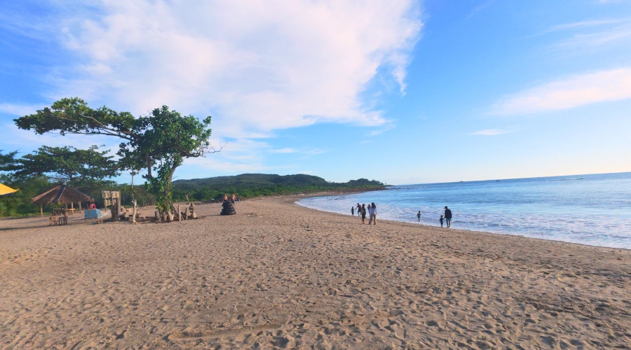 ketenangan di pantai bodur