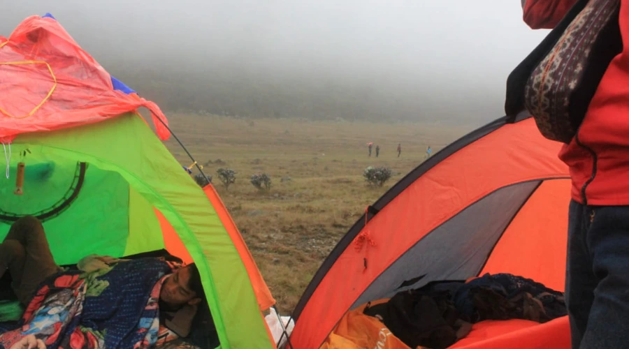 tenda rusak di surya kencana