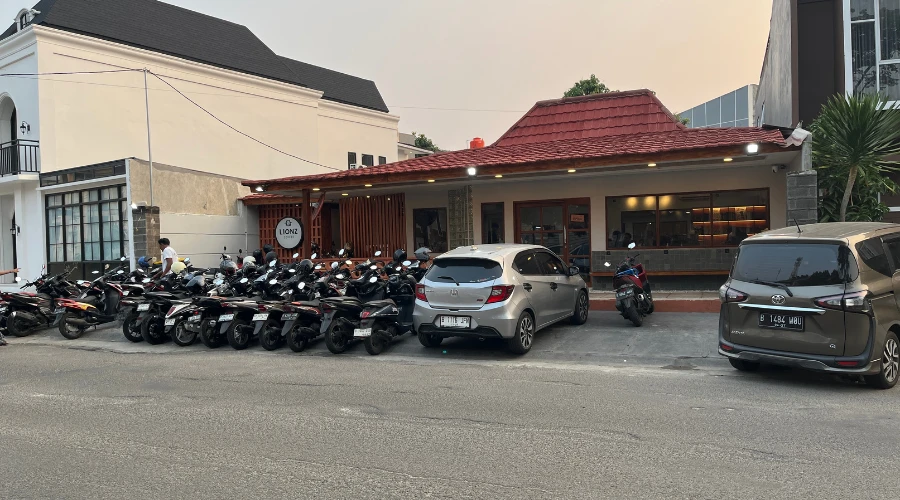 Tampak Depan Lionz Coffee